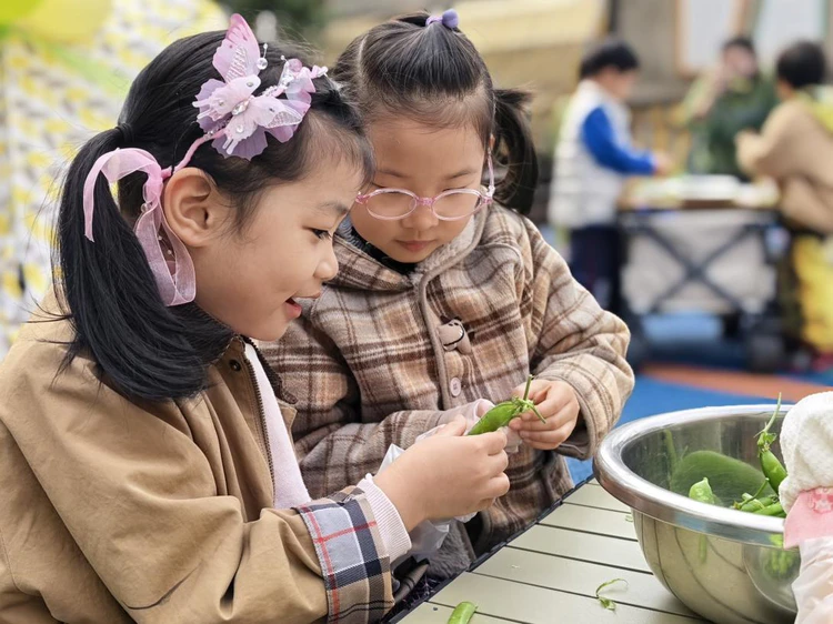 萌娃亲手做春味,解锁劳动教育新课堂