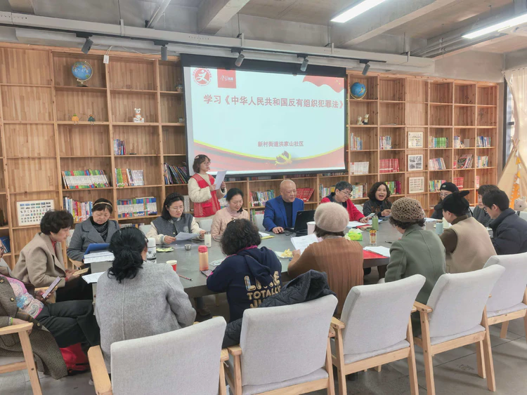 新村街道:洪家山社区开展“平安建设人人参与 平安成果人人共享”普法宣传活动