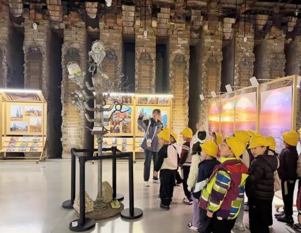 ​春日赴钢铁之约,童心探工业遗韵