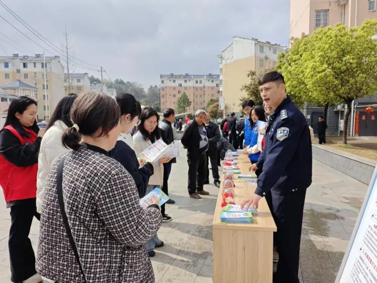 昌盛社区:梦园社区开展平安建设宣传月活动