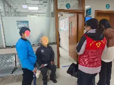 新村街道茶叶坞社区:真情帮扶暖人心•就医陪同显温情