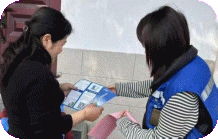 西郊街道开展医疗救助政策宣传活动