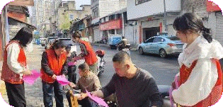 太白园街道小路园社区开展爱国卫生月宣传活动