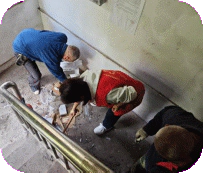 昌河街道昌盛社区开展楼道卫生集中整治畅通“生命通道”