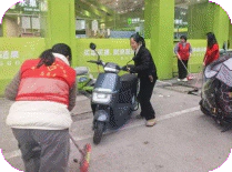 新村街道:梅家岭社区开展环境整治活动 助力优化营商环境 新村街道:梅家岭社区开展环境整治活动 助力优化营商环境