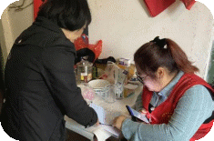 新村街道向阳岭社区：上门办低保  服务暖民心