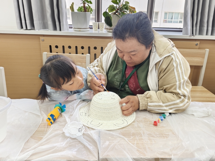 民政服务站|”春日帽趣绘彩 亲子暖心相伴“