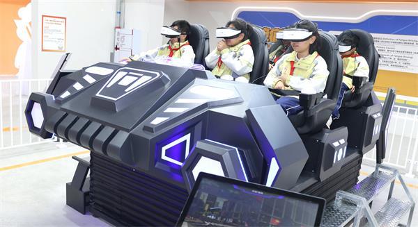 重庆交警联合多部门开展青少年交通安全  宣教活动