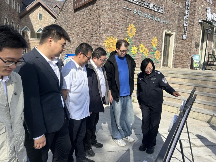 五百里风情街上演“禁毒+文旅”宣传好戏