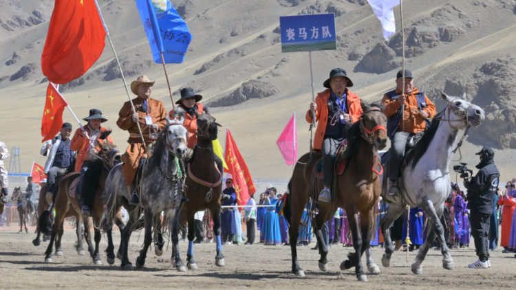 <span><b>1</b> / 5</span>鲜遇阿拉沟 燃情那达慕 和静县庆五一那达慕大会启幕