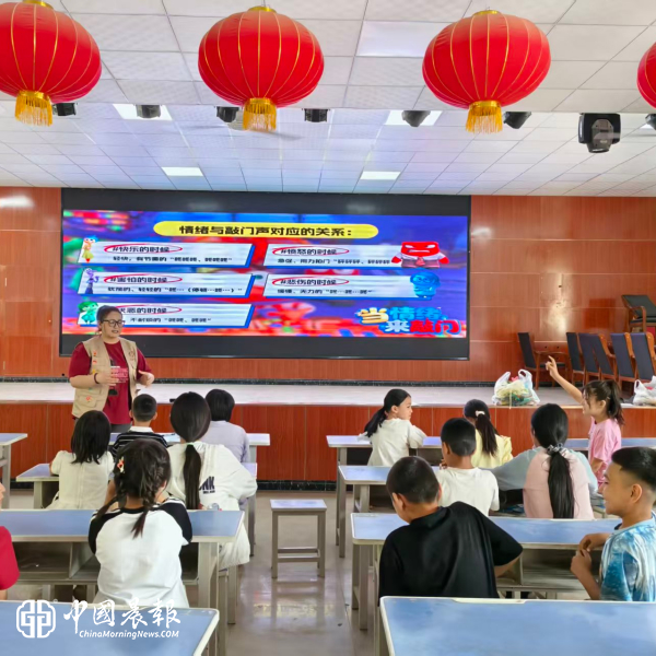 “指尖巧串童趣，赋能快乐成长”串珠手工活动