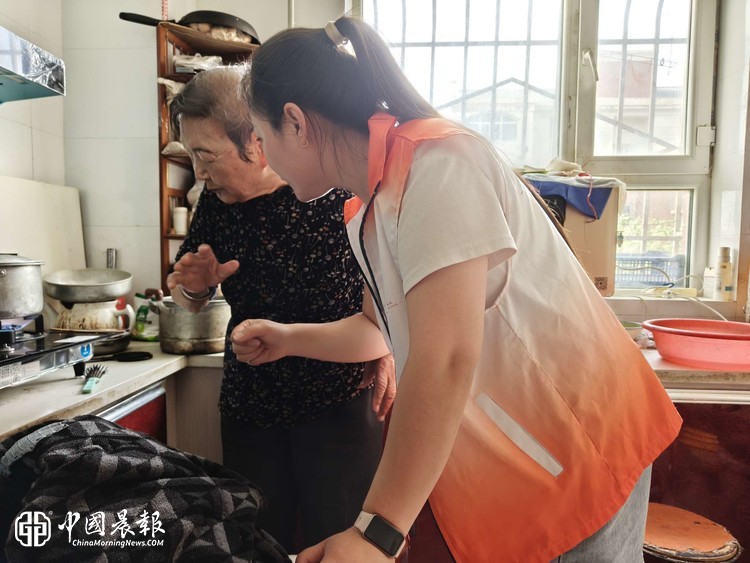 社工上门解民忧 贴心服务暖人心