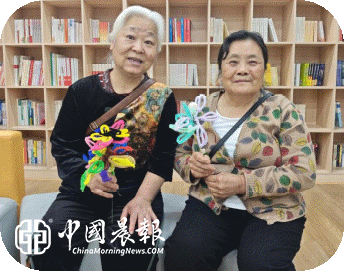 昌河街道昌盛社区：扭扭棒寄深情 巧手献爱母亲节