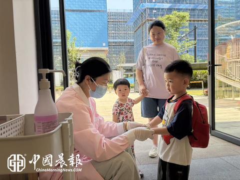 夏日多巴胺，艺术小萌娃——杭州市康桥幼儿园大城北园区周末亲子园艺术创意派对