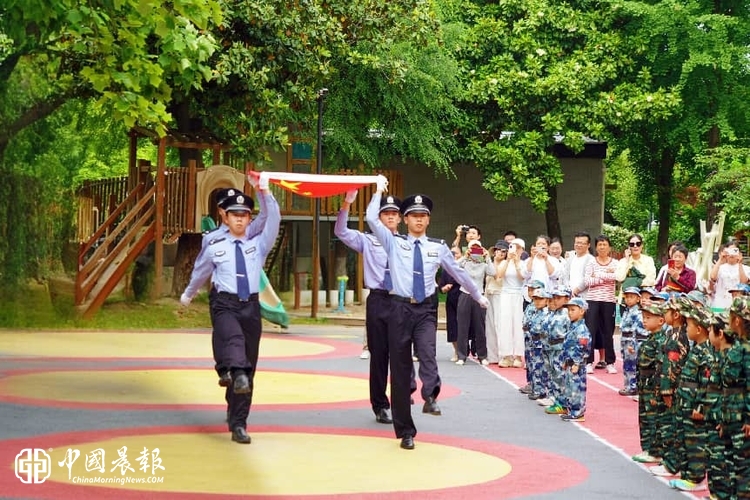 童心展英姿，飒爽小小兵——杭州市钱塘区星河幼儿园中班萌娃们点亮童年的“迷彩星光”