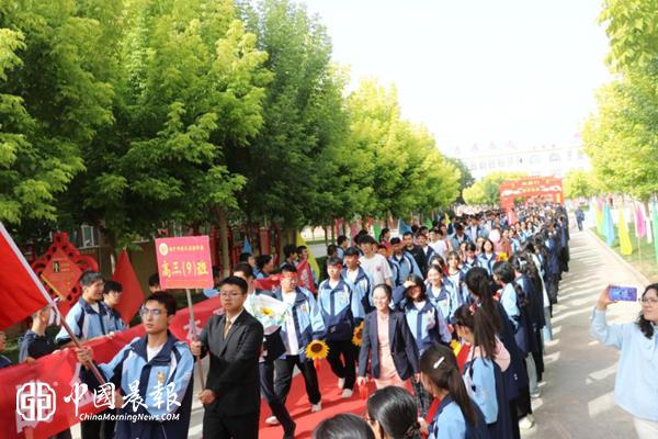 喀什市特区实验学校举行2026届高三成人礼暨高考送考仪式