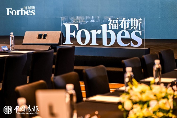 2025福布斯设计师评选盛典落幕 吾是吾文化科技以4D全息技术赋能AI设计新变革