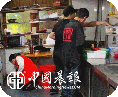 周路口街道金家弄社区开展商户燃气安全及隐患排查专项行动，优化助力营商环境