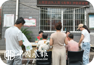太白园街道西瓜洲社区开展“普及信访条例 倾听群众心声”《信访工作条例》宣传咨询活动 太白园街道西瓜洲社区开展“普及信访条例 倾听群众心声”《信访工作条例》宣传咨询活动
