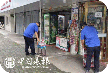 珠山街道城管中队:开展“门前三包”及“景有条”入户宣传活动 珠山街道城管中队:开展“门前三包”及“景有条”入户宣传活动