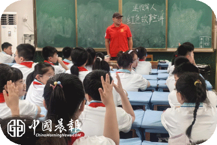 红色故事润童心   周路口街道赛跑坦社区组织退役军人进校园传薪火