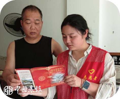 周路口司法所联合广场社区开展《中华人民共和国档案法》普法宣传
