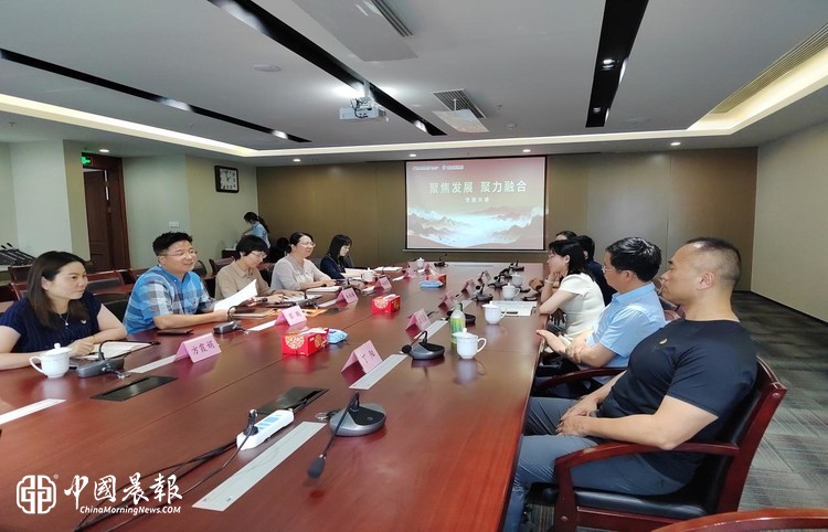 邮储银行无锡市分行第一党支部与江南大学附属医院肿瘤第一党支部签署党建共建协议