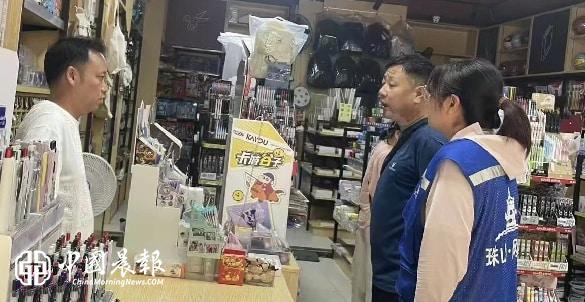 新村街道茶叶坞社区开展“护航青春成长•开展高考后‘扫黄打非’”宣传活动 新村街道茶叶坞社区开展“护航青春成长•开展高考后‘扫黄打非’”宣传活动