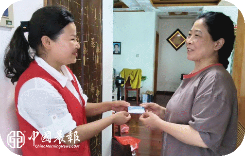 西郊街道景航社区为失独家庭送上节日关怀