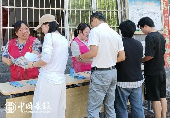 太白园街道西瓜洲社区开展“安全生产月”普法宣传活动
