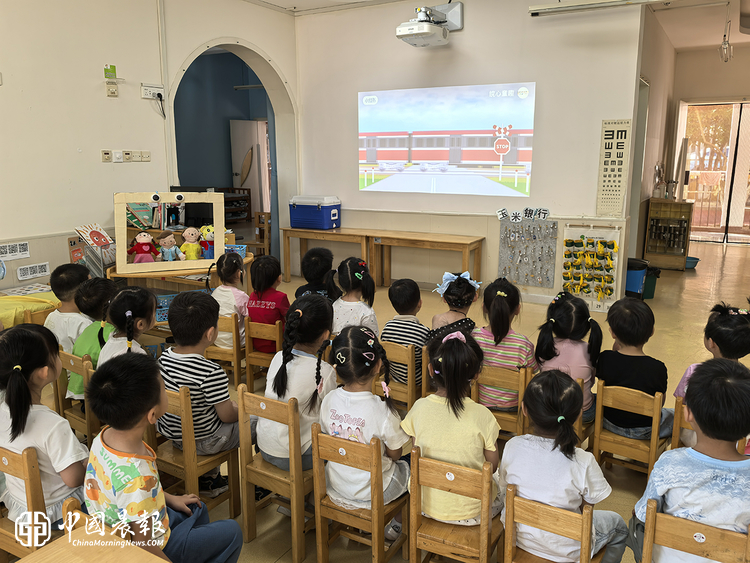 小手护道路 安全伴成长——杭州市丁兰幼儿园开展爱路护路安全教育活动