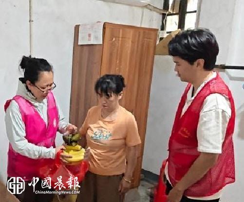 粽叶飘香暖民心 温情端午进家门 | 太白园街道戴家弄社区开展端午慰问活动 粽叶飘香暖民心 温情端午进家门 | 太白园街道戴家弄社区开展端午慰问活动