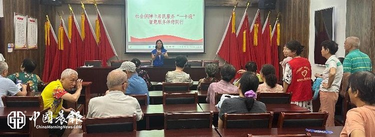 昌河街道昌盛社区开展“一卡通”智慧服务宣传活动