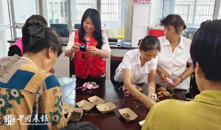 艾香满社区 邻里话端午 | 西郊街道东风坦社区开展端午香包制作邻里活动 艾香满社区 邻里话端午 | 西郊街道东风坦社区开展端午香包制作邻里活动