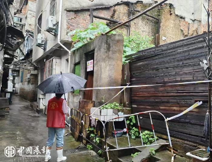 太白园街戴家弄社区开展“守好防汛岗,护住安全线”防汛保障工作 太白园街戴家弄社区开展“守好防汛岗,护住安全线”防汛保障工作