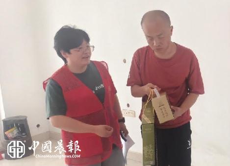 情暖端午 关爱同行|白园街道西瓜洲社区联合物业开展困难群众慰问活动