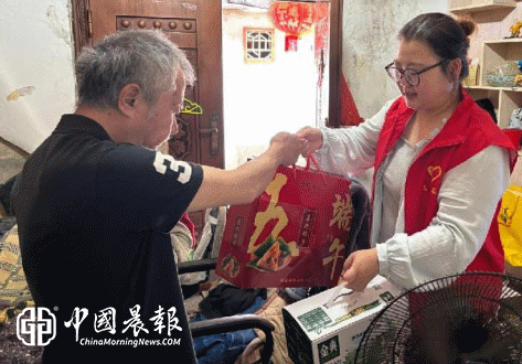 粽香传暖意 关怀暖民心 | 周路口街道金家弄社区开展端午节走访慰问活动