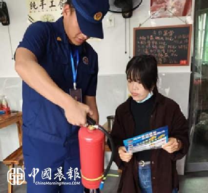 江西鹰潭高新区：走进沿街商铺开展巡查式宣传