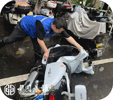 “汛”而动守一线 冒雨巡查护平安|昌河街道景东安厦社区开展暴雨防汛巡查工作 “汛”而动守一线 冒雨巡查护平安|昌河街道景东安厦社区开展暴雨防汛巡查工作