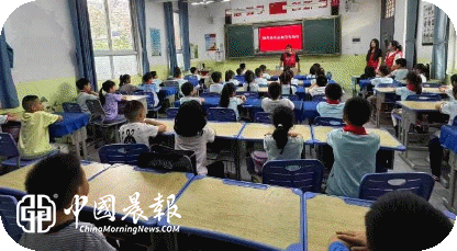 周路口街道云锦社区开展“防范非法金融 守护纯真童年”进校园宣传活动