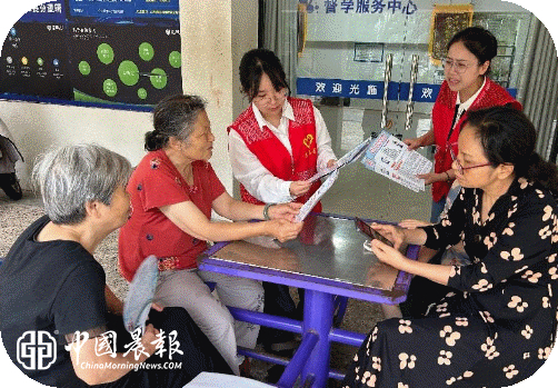 反诈普法零距离 平安防线共筑牢 | 周路口街道小路园社区开展反诈普法宣传活动