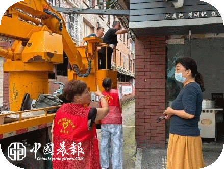 路灯修缮暖民心 清凉服务护出行 | 新村街道西路社区精准办结民生小事 路灯修缮暖民心 清凉服务护出行 | 新村街道西路社区精准办结民生小事