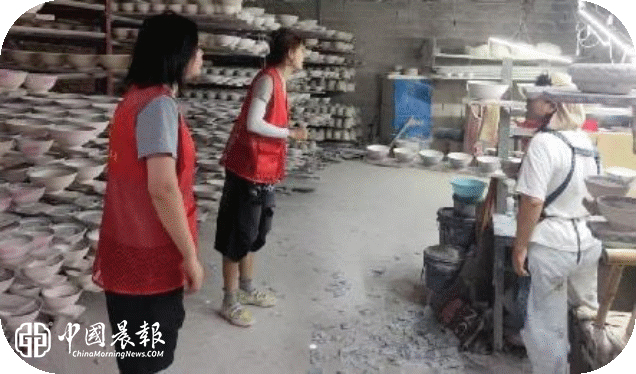 严防台风保平安 筑牢安全防护线 | 太白园街道小路园社区开展台风预警宣传工作 严防台风保平安 筑牢安全防护线 | 太白园街道小路园社区开展台风预警宣传工作