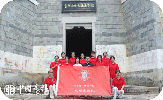 景德镇陶瓷大学“抚韵青行”实践队赴千年古镇   陶大学子墙绘“棠阴名片”