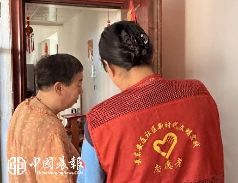昌河街道景东安厦社区：辅助网格员入户忙 “双提升”宣传暖人心
