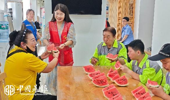 昌河街道昌盛社区：党建引领送清凉 暖心驿站慰一线