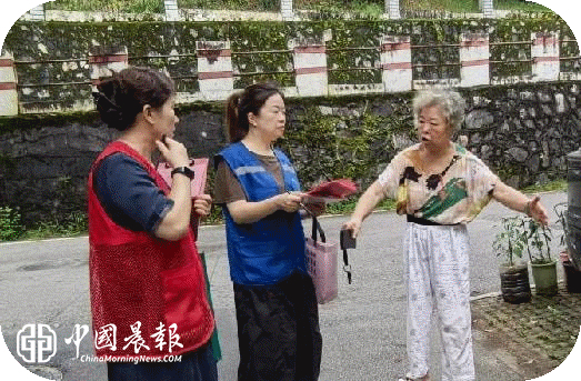 昌河街道昌盛社区张贴涉黑涉恶线索征集通告 筑牢平安防线 昌河街道昌盛社区张贴涉黑涉恶线索征集通告 筑牢平安防线