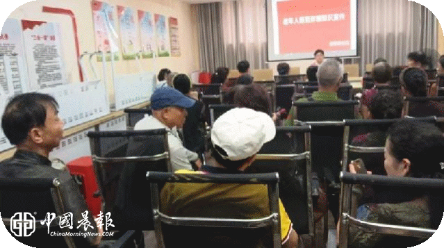周路口街道云锦巷社区开展老年人防范诈骗知识宣传活动