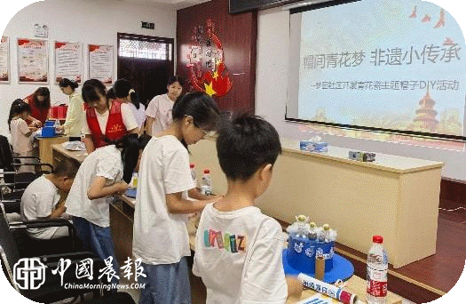 帽间青花梦  “小小”非遗传承｜昌河街道梦园社区趣味活动致敬瓷韵世遗