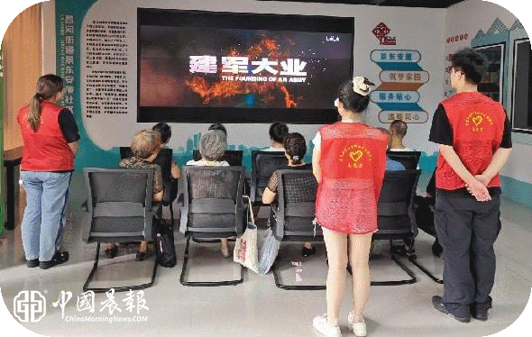 光影铸魂 致敬强军｜昌河街道景东安厦社区八一建军节组织观看《建军大业》